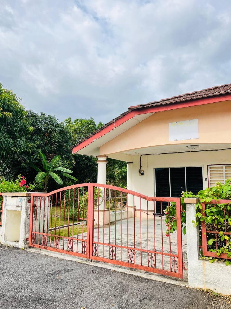Sofea Homestay อิโปห์ ภายนอก รูปภาพ